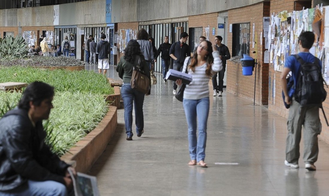 Professores da UnB aprovam greve a partir de 15 de abril