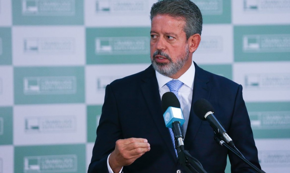 Lira anuncia grupo para propor nova versão do PL das Fake News