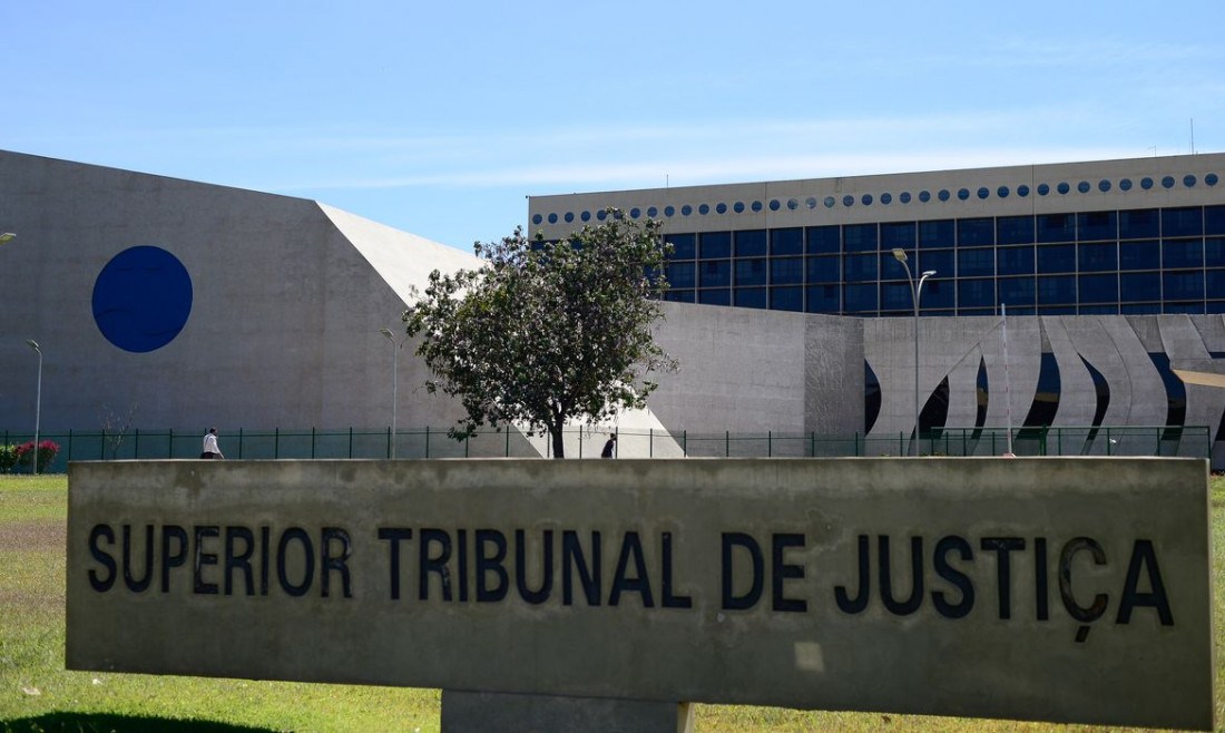 CNJ suspende norma que proíbe uso de cropped no STJ