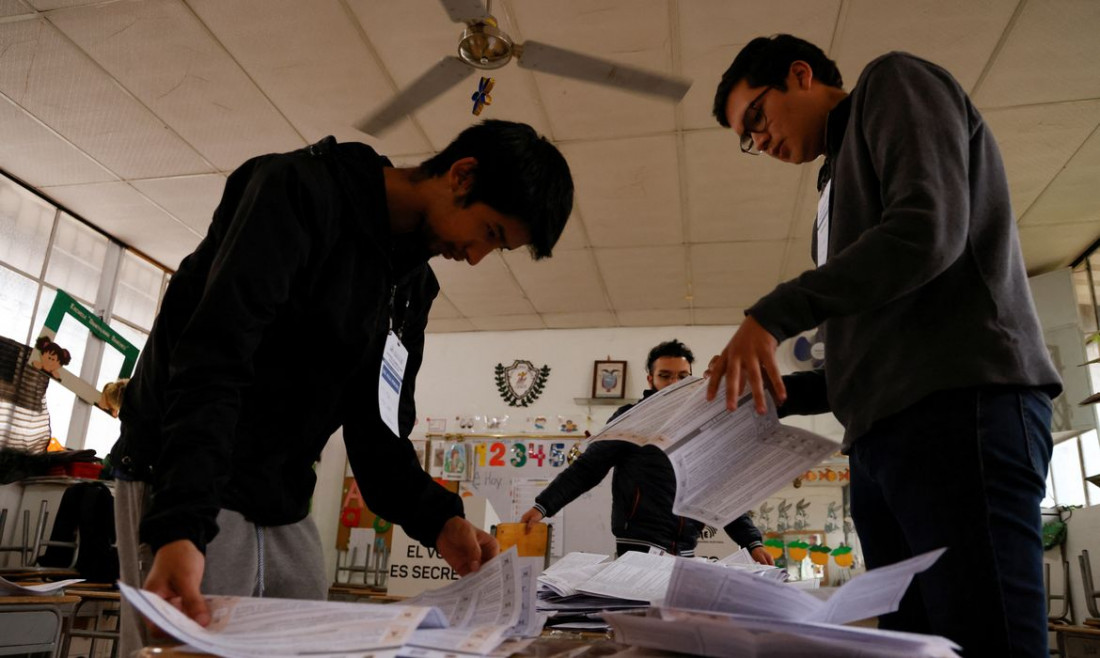 Oposição no Equador vê derrota de presidente Noboa em referendo