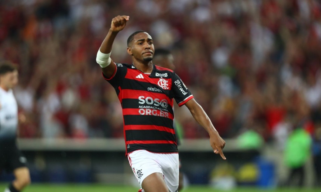 Flamengo afasta crise com vitória de 2 a 0 contra Timão no Brasileiro