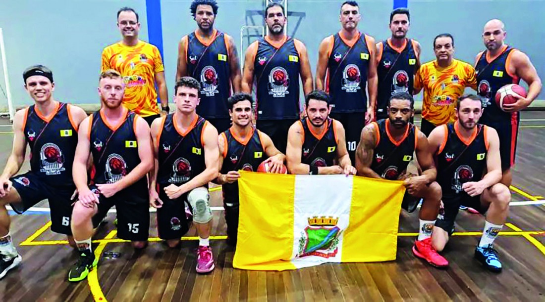 Basquete adulto de Gaspar vem colhendo bons resultados
