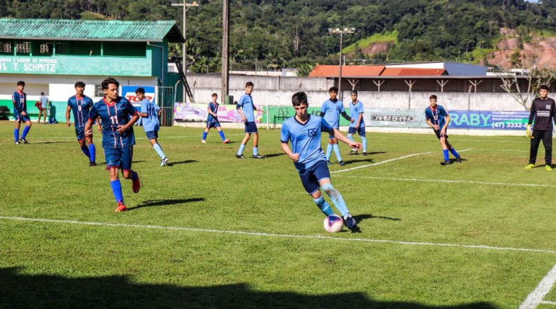 Sete escolas participam da fase municipal da competição