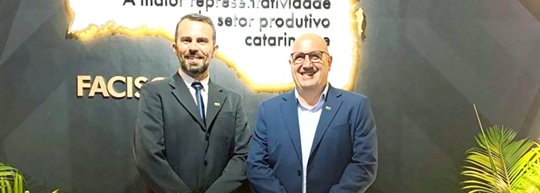 O novo presidente, Eduardo Deschamps (E) substitui Edemar Wieser, o ManoW