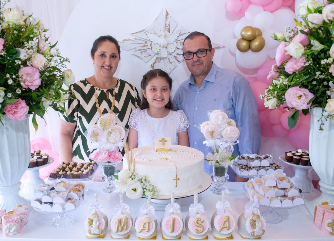 Maisa Wippel de Amorim com os pais Alexandre Rogerio de Amorim e Luciana Wippel de Amorim. Confraternizou esta alegria no Buckman Eventos. 