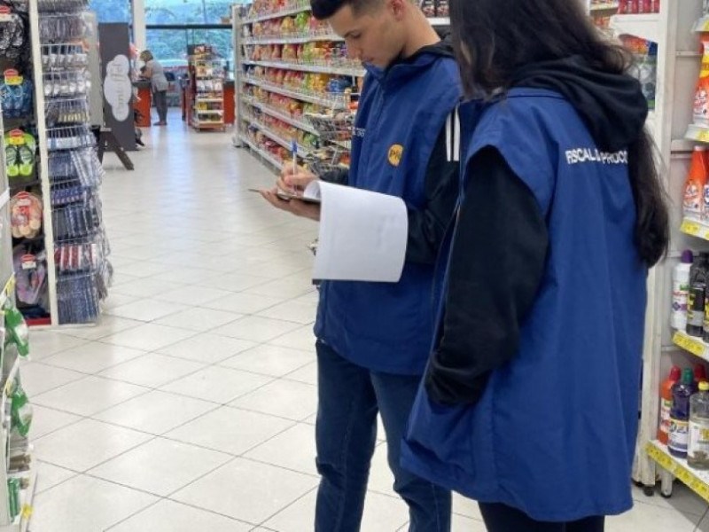 Fiscais do Procon visitaram os seis maiores supermercados da cidade