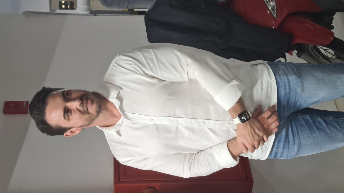 "É um projeto grandioso, um dos maiores de Santa Catarina. É sustentável desde o piso até o teto, com captação da água da chuva, energia solar, área para educação especial, onde cada andar tem uma cor para melhor orientar as crianças".