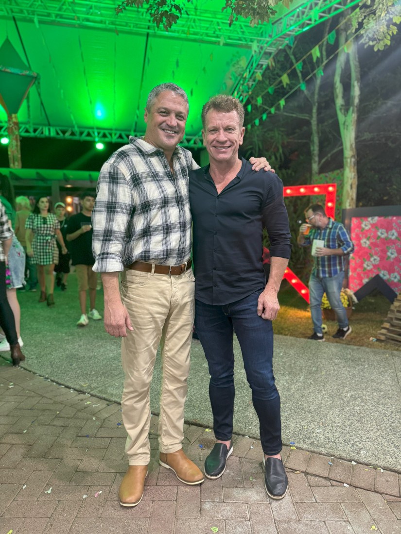 No último sábado (15), aconteceu o tradicional Arraiá do Bela no Bela Vista Country Club. Festa linda, divertida, muita comida típica, música boa, enfim, uma festa para ficar na memória das famílias. O melhor clube da região é muito bem presidido pelos gasparenses, Nilton Cesar Serafim e Vilson Roberto Zwang. Não faltaram elogios a eles.