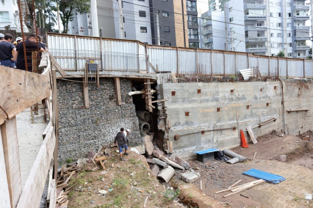 Outra edificação já havia sido embargada há mais tempo