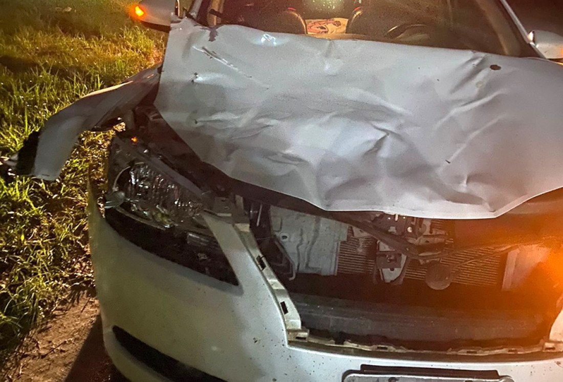 Carro ficou danificado após o acidente