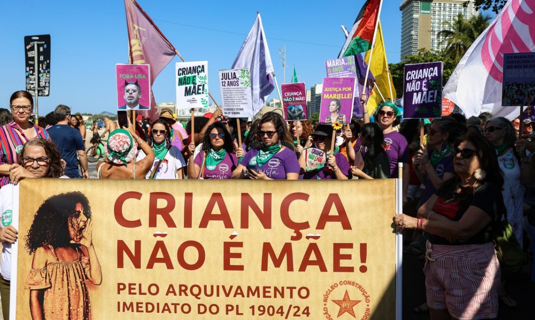 Manifestantes protestam contra PL do Aborto no Rio e em São Paulo