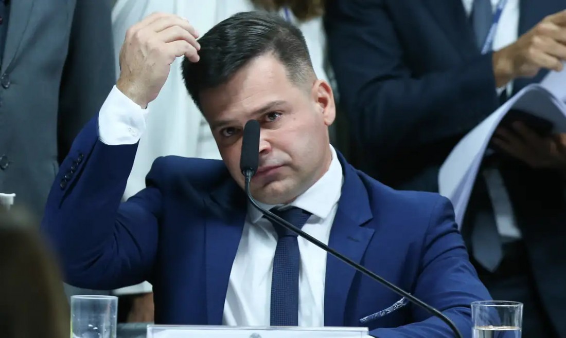 Moraes autoriza visita de 17 senadores a ex-diretor da PRF preso 