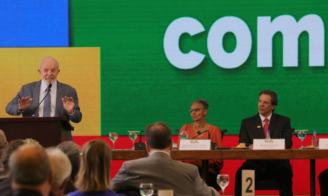 Lula diz que quem apostar em alta de dólar terá prejuízo