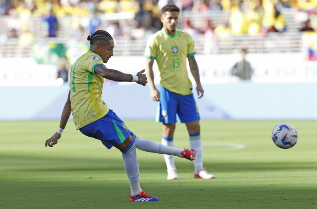 Rafinha abriu o placar contra Colômbia, mas a Seleção Brasileira cedeu o empate ainda no 1º tempo