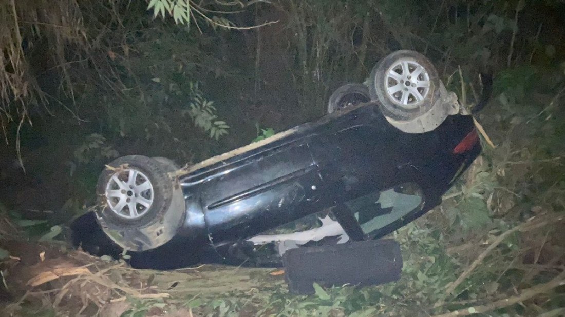 Acidente deixou três pessoas feridas