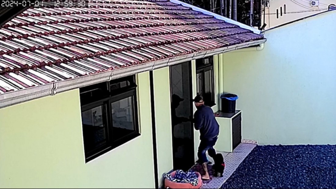 De acordo com o proprietário da residência, o prejuízo foi de cerca de R$ 13.500,00