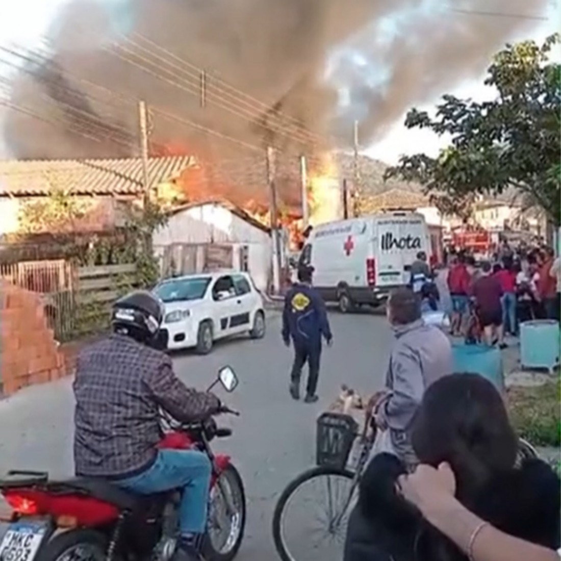 Bombeiros não conseguiram evitar a perda total das casas
