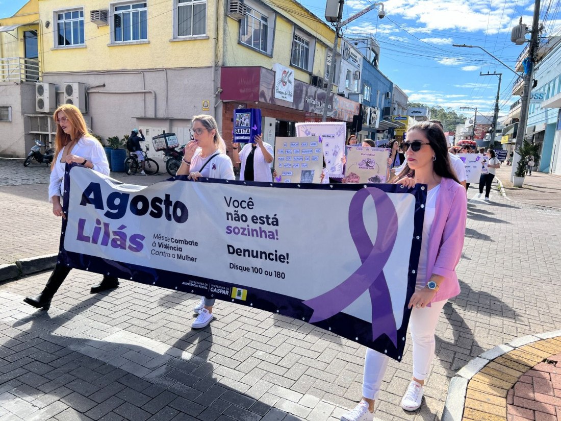 O Agosto Lilás é uma campanha destinada a sensibilizar a sociedade sobre a violência contra a mulher e divulgar os serviços de apoio disponíveis