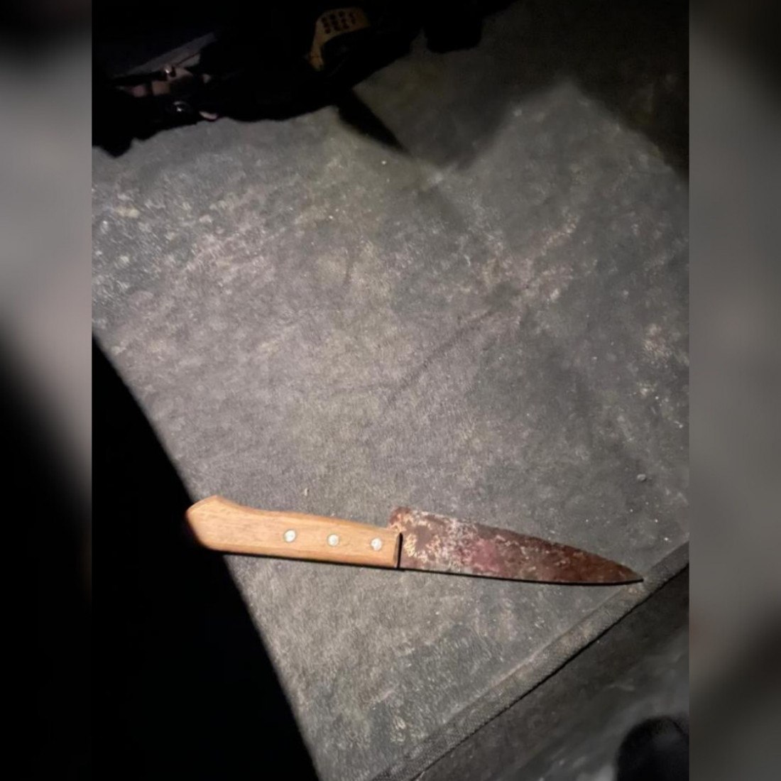 Tio e sobrinho, após consumirem álcool, se envolveram em uma luta com faca que deixou ambos feridos