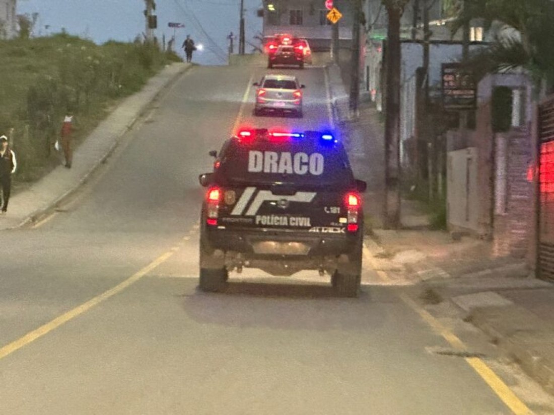 Policiais cumpriram mandado de busca e apreensão e de prisão temporária contra a ex-estagiária