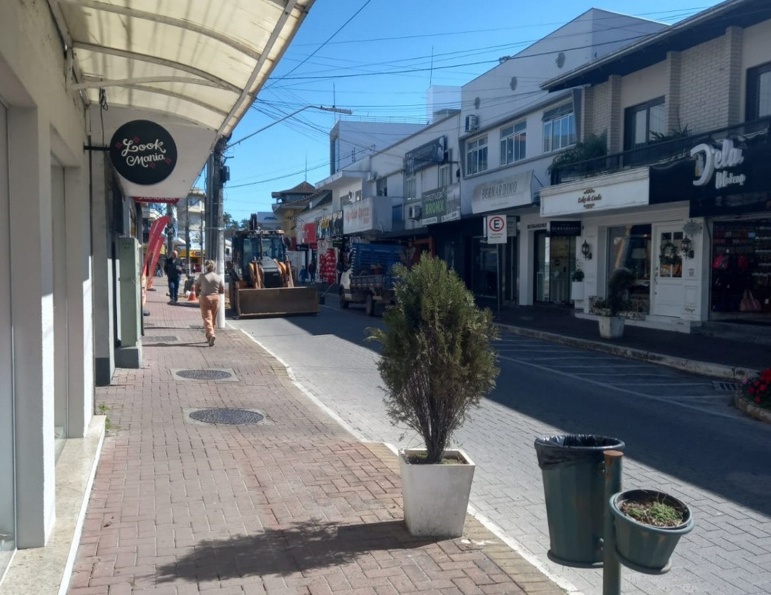 Obra teve início pela manhã e segue agora à tarde