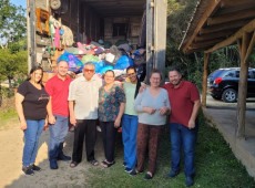 Entrega de donativos em Ilhota