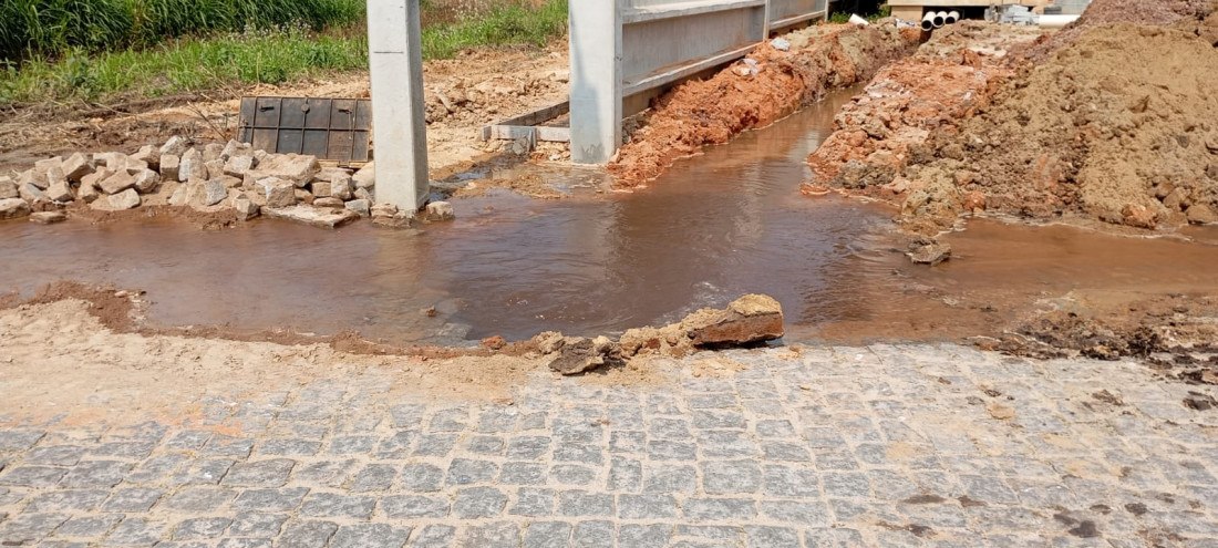 Samae já está atuando no reparo, mas solicita que a comunidade economize água até a normalização do serviço
