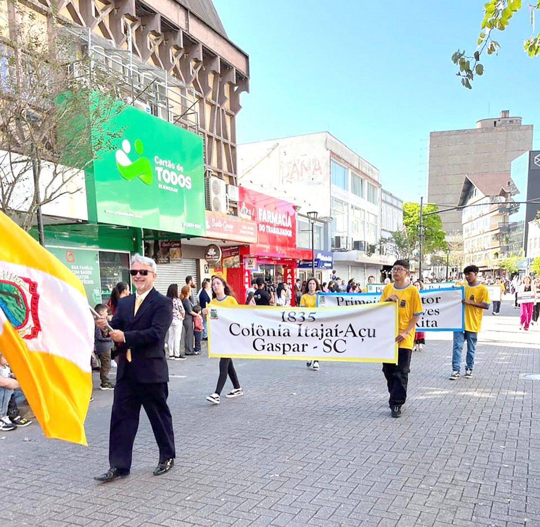 Gaspar presente no Desfile de 174 anos de Blumenau