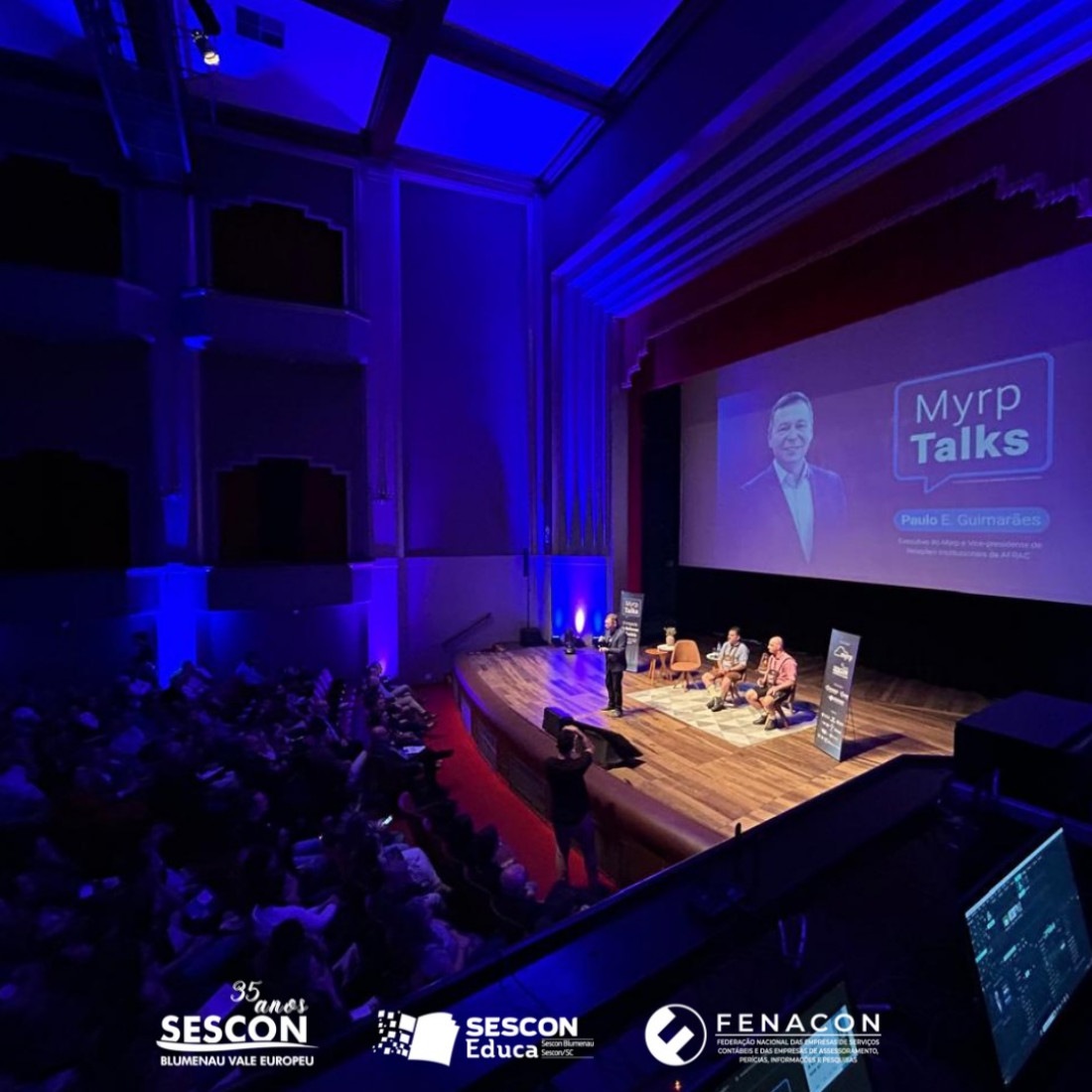 Evento contou com a presença de 500 pessoas no Teatro Carlos Gomes, em Blumenau