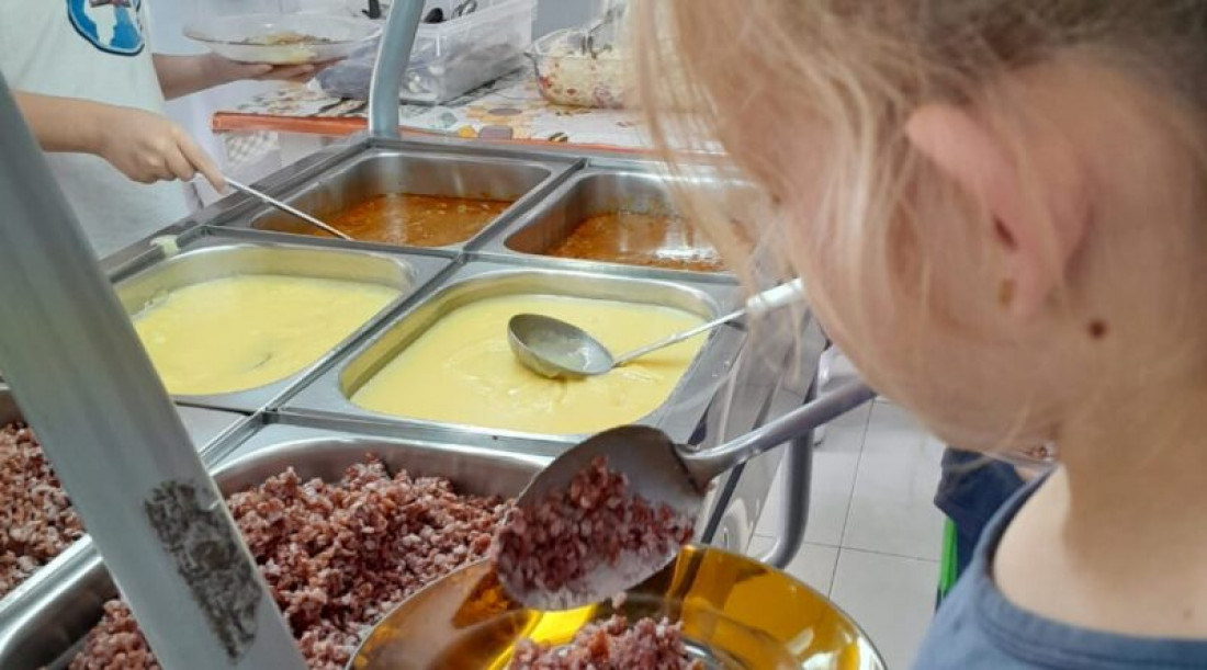 A Prefeitura acaba de incorporar produtos orgânicos, como o arroz vermelho produzido localmente, ao cardápio das escolas e CDIs