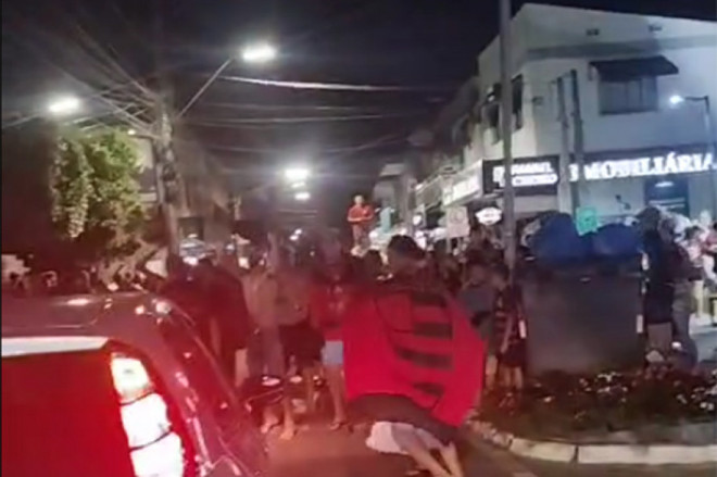Na comemoração, torcedores acabaram bloqueando a Rua Coronel Aristiliano Ramos