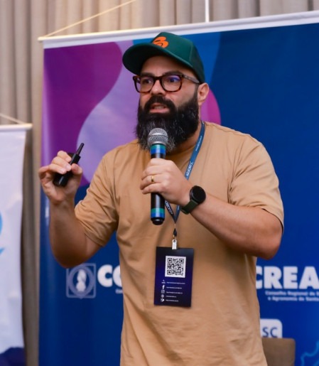 "A Inteligência Artificial não irá substituir o jornalismo, mas potencializá-lo, especialmente em regiões onde o público demanda agilidade e relevância", Léo Becker