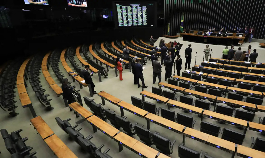 Câmara dos Deputados aprova projeto polêmico que prevê castração química para pedófilos
