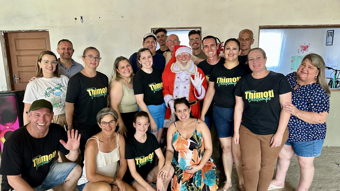 Voluntários se uniram ao evento no bairro Figueira