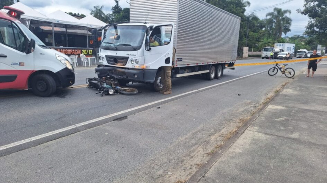Colisão foi fatal para os dois ocupantes da motocicleta