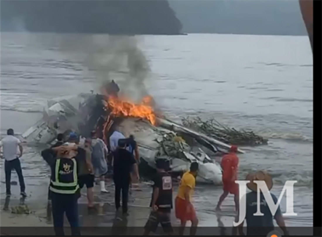 Após tocar o solo, avião pegou fogo e se arrastou até a praia
