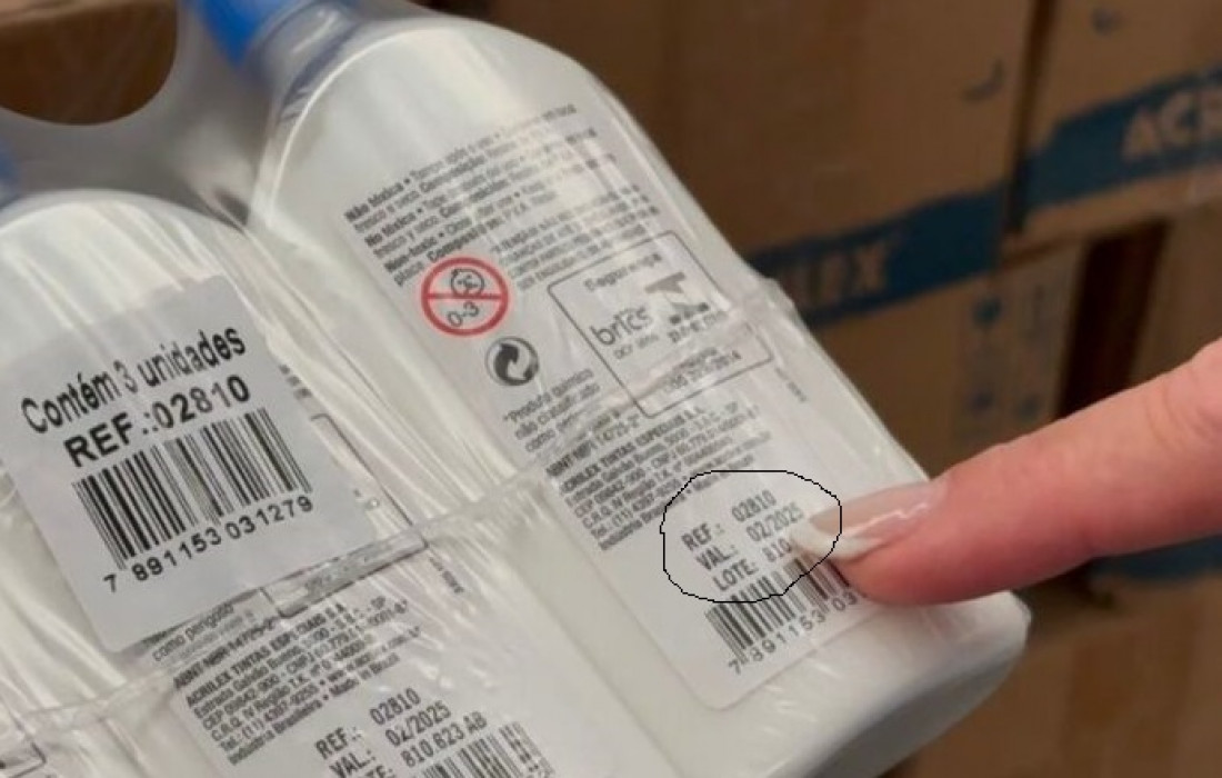 Tubo de cola com prazo de validade prestes a expirar