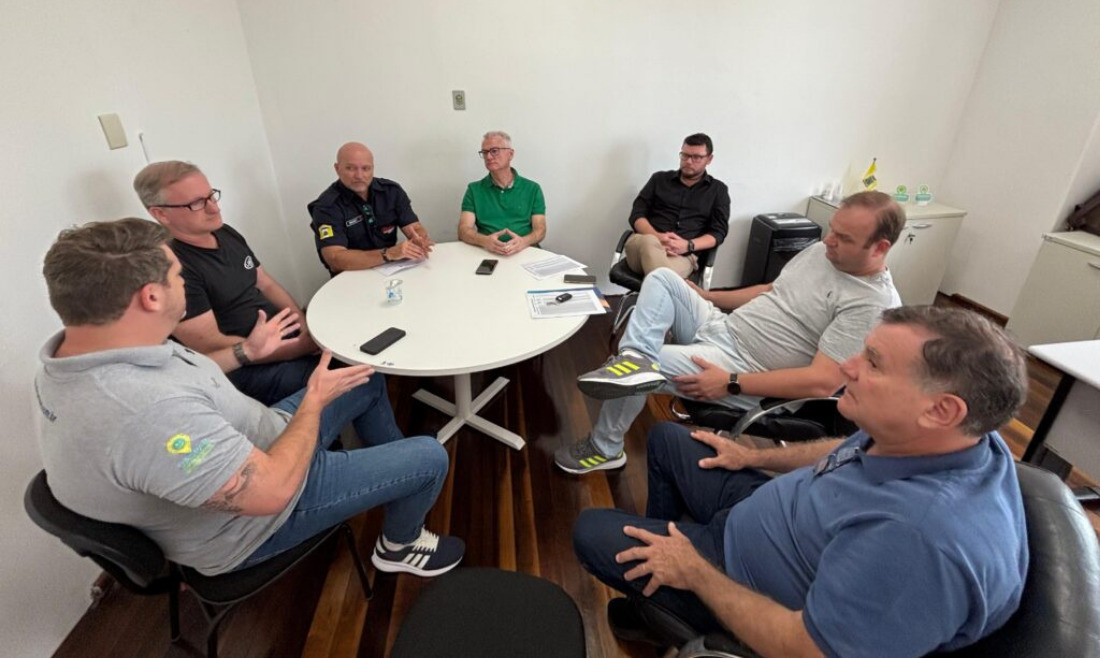 O futuro do estacionamento rotativo em Gaspar esteve em pauta na reunião entre prefeito e CDL