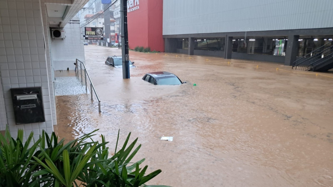 Em Balneário Camboriú, choveu mais de 220mm nesta quinta-feira (16)