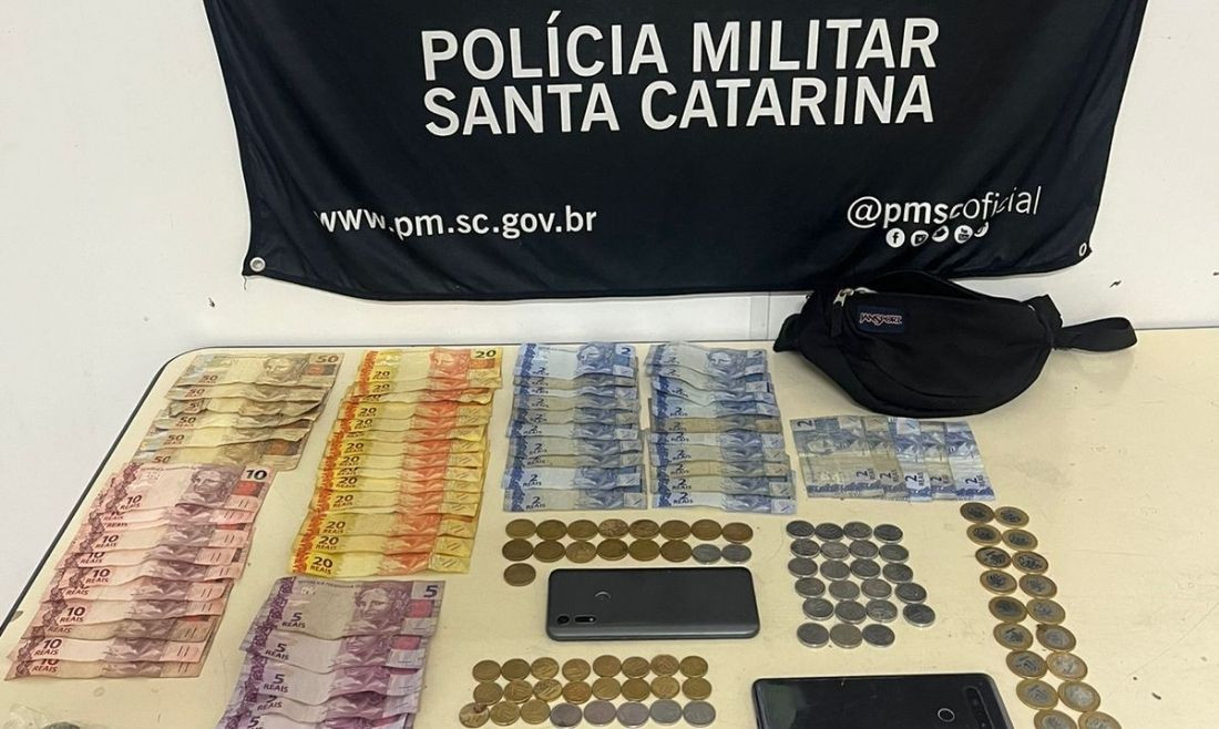 As ações ocorreram na Rua São Valentim e na Rua Frei Estenislau Schaette, em Blumenau