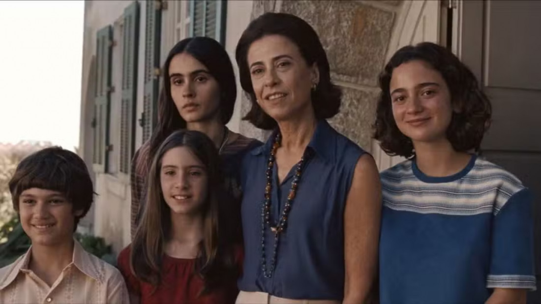 Em Ainda Estou Aqui, Fernanda Torre é Eunice Paiva, esposa do preso político Rubens Paiva