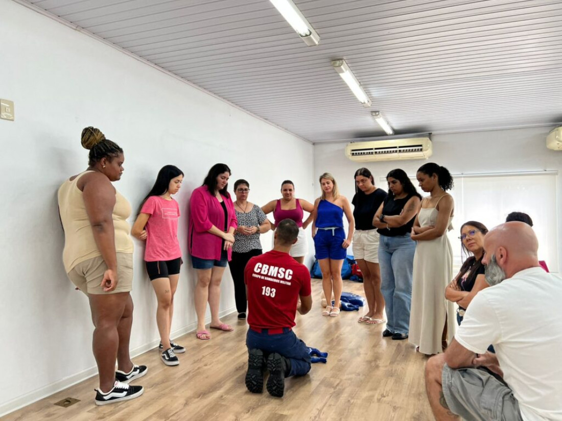 A formação, que atende à Lei Lucas, combina aulas teóricas e práticas