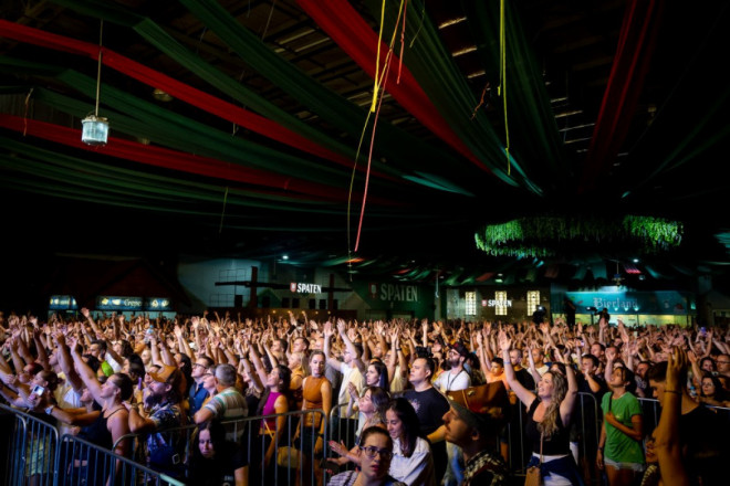 O evento promete agitar o verão com atrações nacionais de peso, como Thiaguinho e Ana Castela