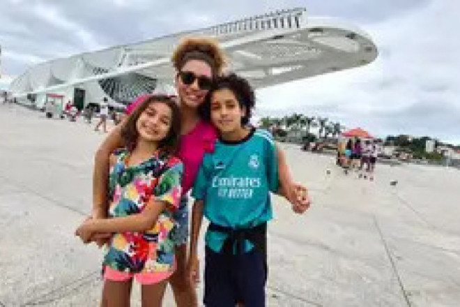 Keila Santana com seu filhos, Clara Santana (10) e Pedro Santana (13)
