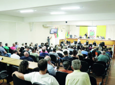Plenário lotado para acompanhar a abertura dos trabalhos legislativos