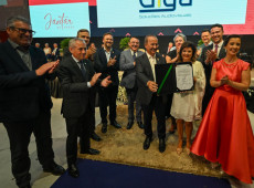 Governador Jorginho (centro) e direção do BRDE no lançamento oficial
