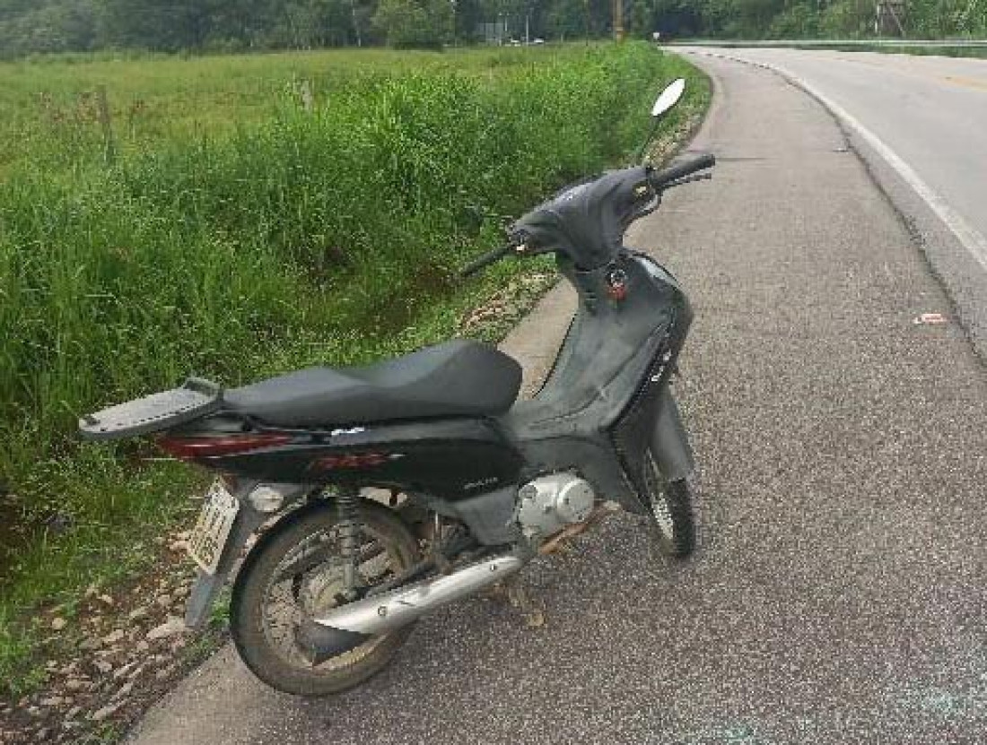 A moto que acabou atingida pelo Ford KA