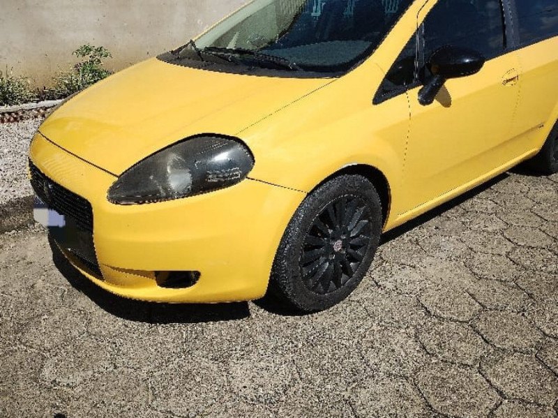 Fiat amarelo envolvido no acidente