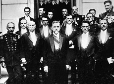 Washington Luís (C), ministros e gabinete na cerimônia de posse na Presidência da República, em 1926. 