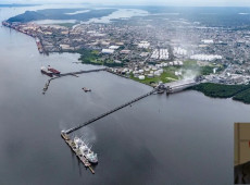 O Porto de Paranaguá movimentou 63,8 mil toneladas de óleo de soja em janeiro, o que representou 72,48% da movimentação brasileira; no detalhe, Jorge Görgen, jornalista especializado nos setores de transporte e agronegócio